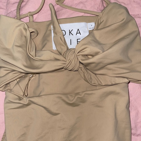 Cutout Bow Bodysuit - Picture 3 of 3